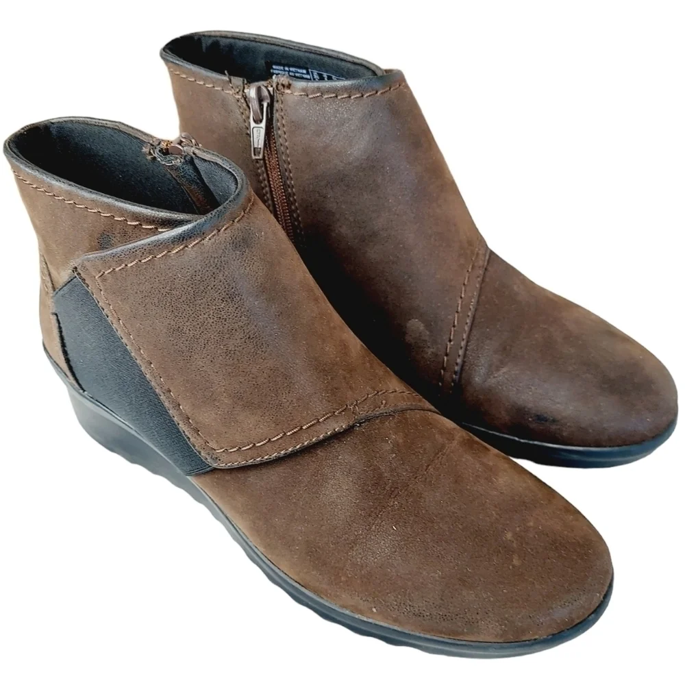 Clarks Caddell Rush Boot Size 6 Brown Leather Low Wedge Distress Comfy Botties